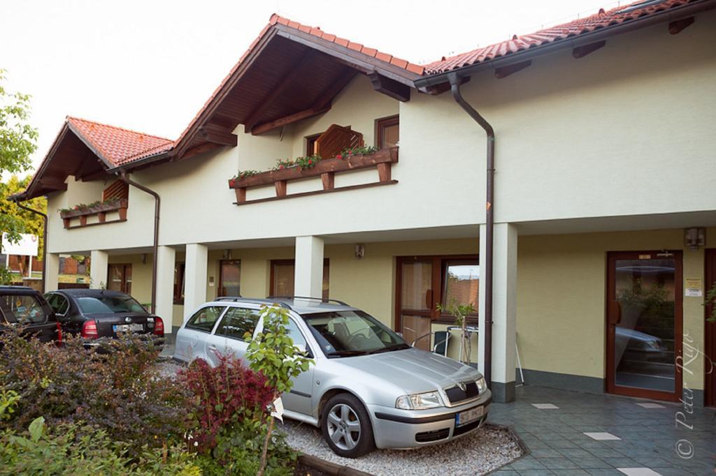 Penzion Jople Podhájska Exteriör bild